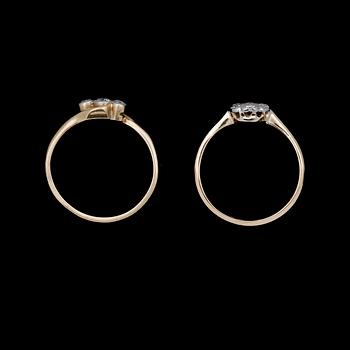 RINGAR, 2 st, 18k guld samt små diamanter. Tot vikt ca 4,3g.