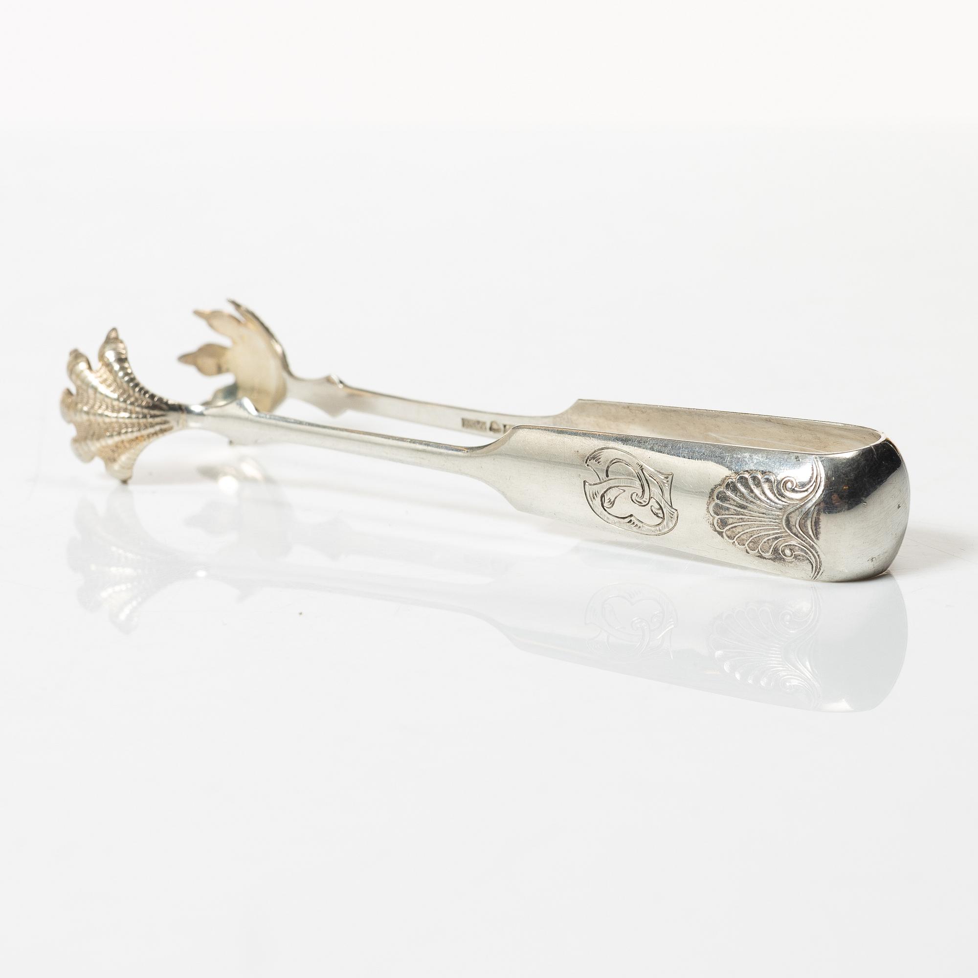 A sugar bowl with sugar tongs, silver, marks of Finlands Guldsmeds ab, Turku 1913 and Kuopios Guldsmed Ab, Oulu 1929.