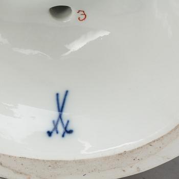 FIGURINER, porslin, ett par. Meissen.