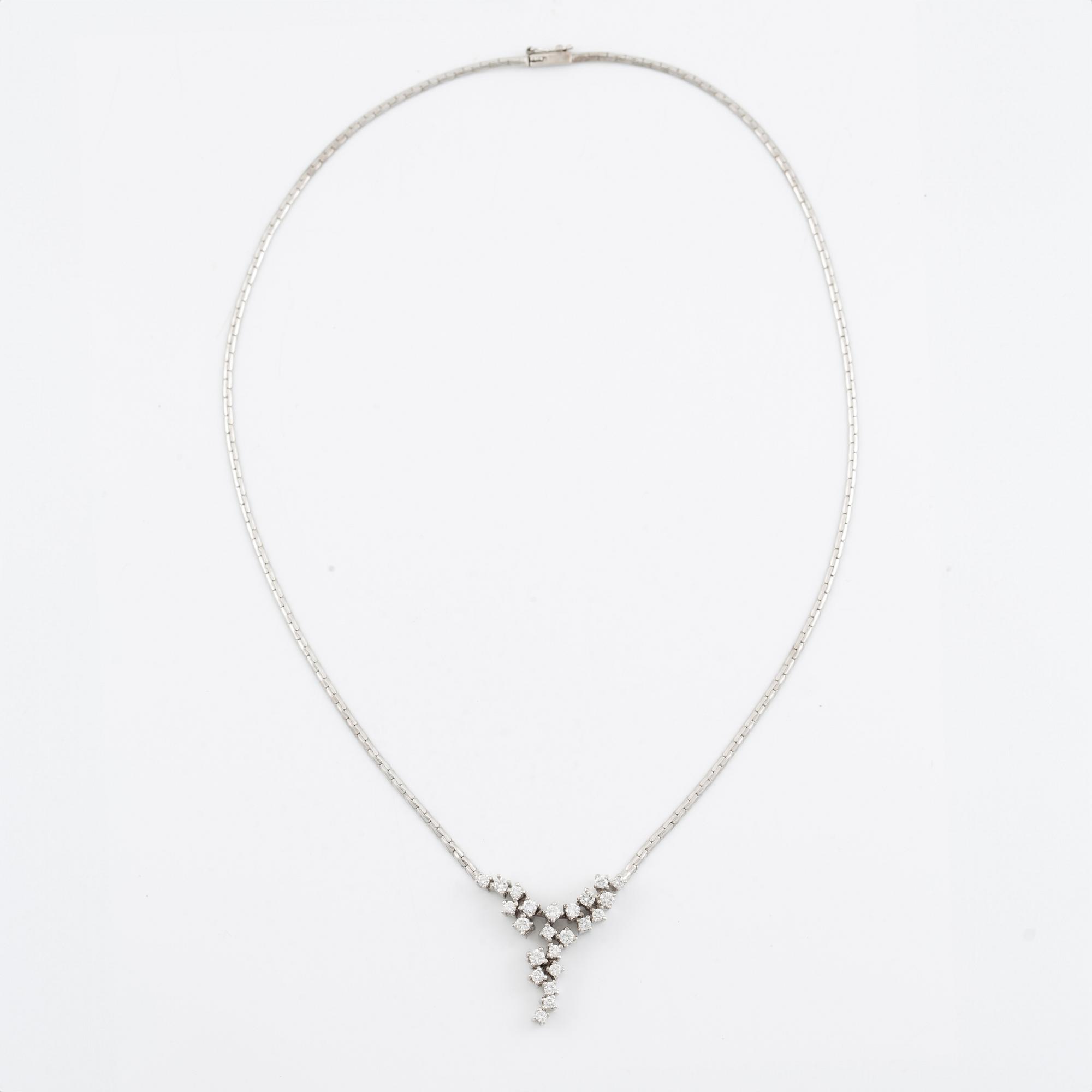 Necklace, 18K white gold with brilliant-cut diamonds.