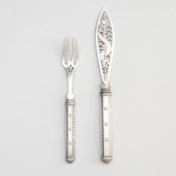 Silver fish cutlery, W.A. Bolin, Moscow 1908-1917 (2 pieces).