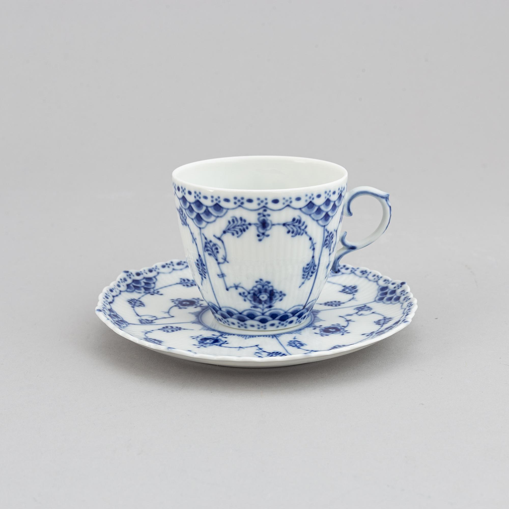 Royal Copenhagen, a part 'Musselmalet' coffee and tea service, Denmark (57 pieces).