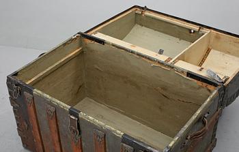 KOFFERT, 1900-talets första hälft.