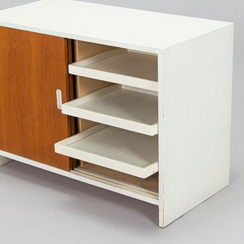 Aino Aalto, skåp, modell 217, O.Y. Huonekalu- ja Rakennustyötehdas A.B. 1900-talets mitt.