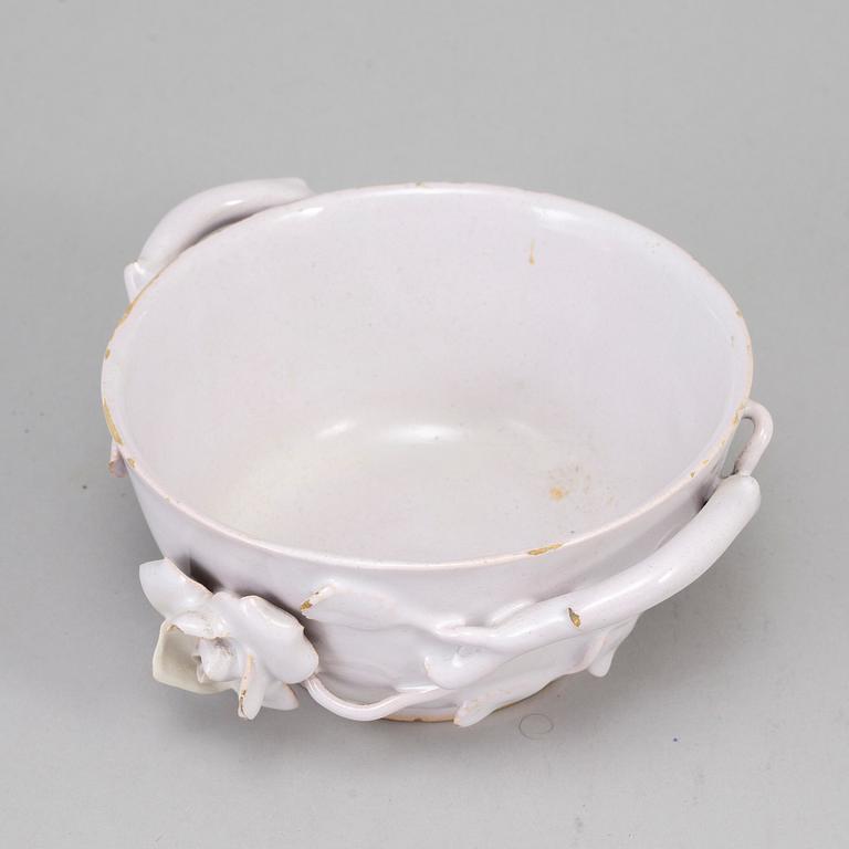 A Swedish Marieberg faience bowl, 18th Century.