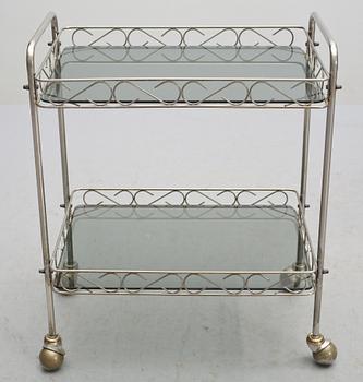 SERVERINGSVAGNAR, ett par, 1900-talets andra hälft.