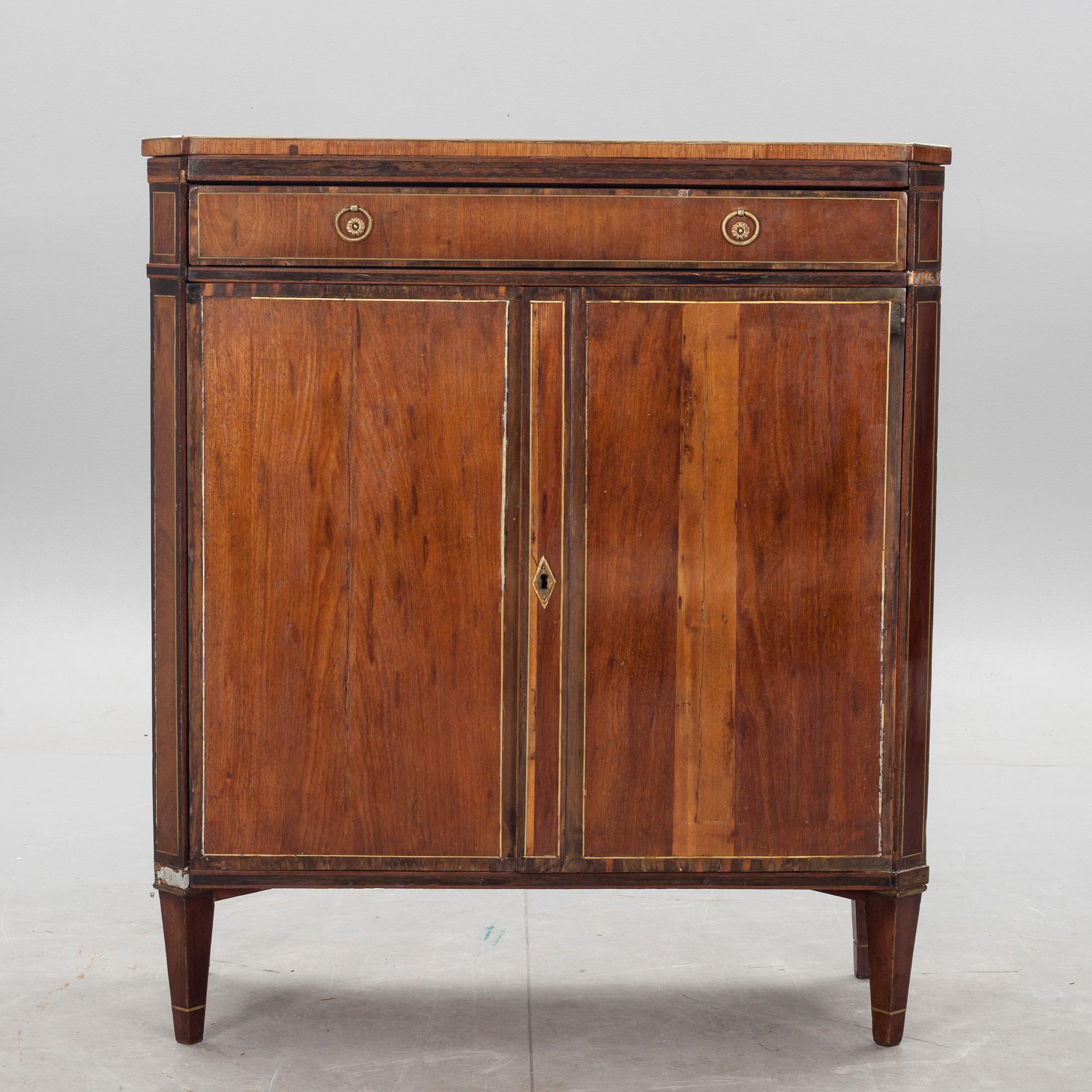 SKÅP, Louis XVI-stil. 1800-talets slut. Sydeuropa.