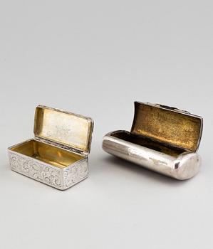 Two silver snuff boxes, C Tengstedt, Gothenburg, 1847, and C. Jonsson, Linköping, 1884. Weight 171 grams.