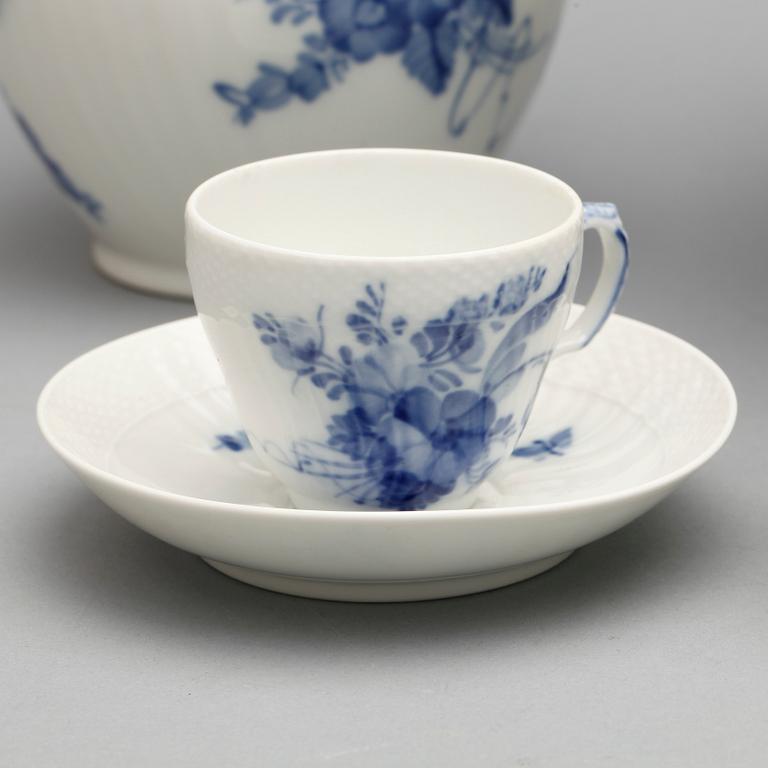 KAFFESERVIS, 31 delar, porslin, "Blå blomster", Royal Copenhagen, 1900-tal.