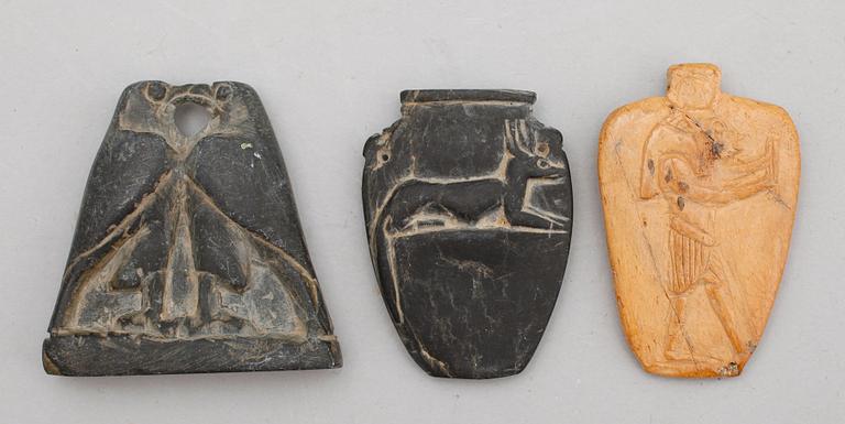 AMULETTER, 3 st, sten, Egypten.