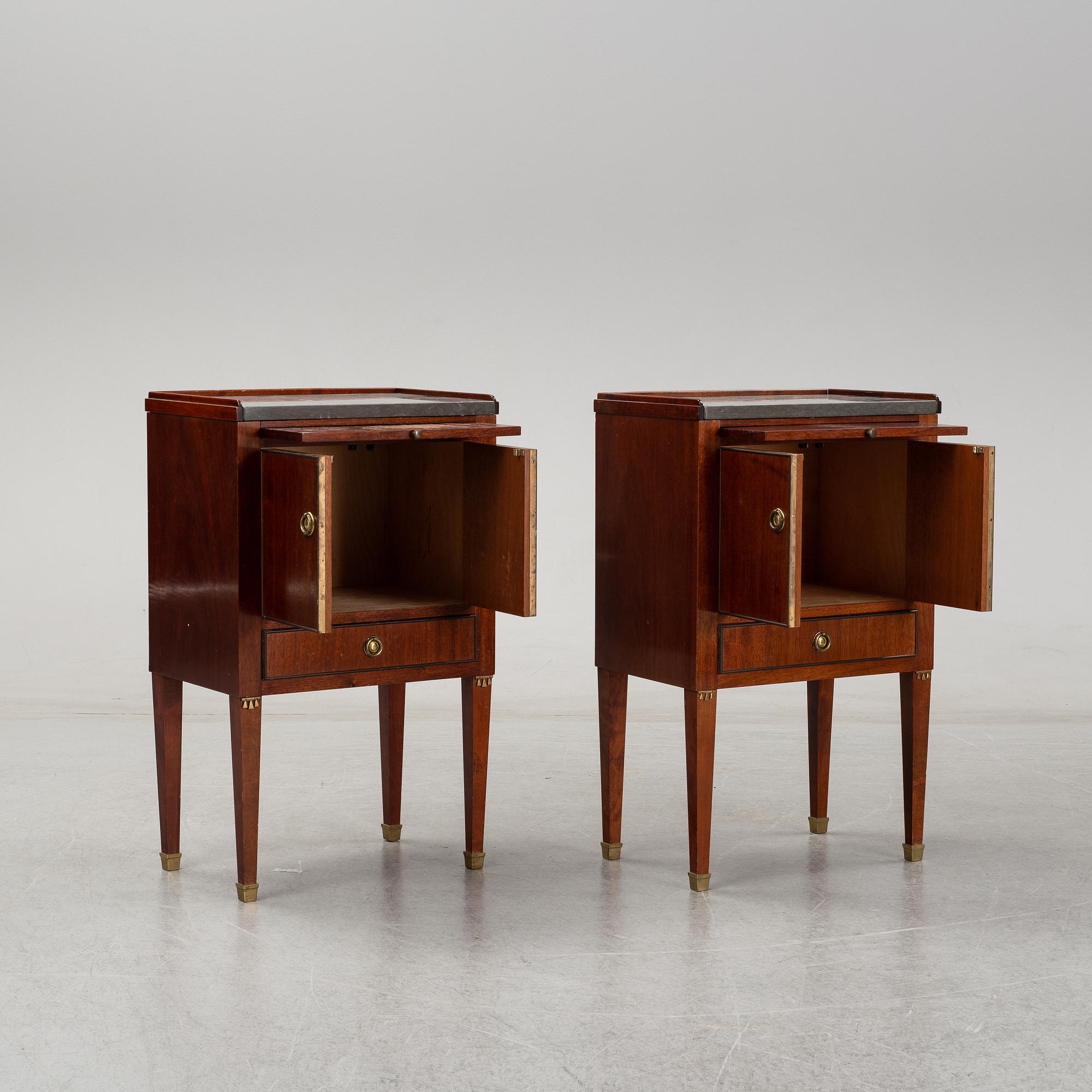 A pair of mahgany veneered bedside cabinets, early 20th Century.