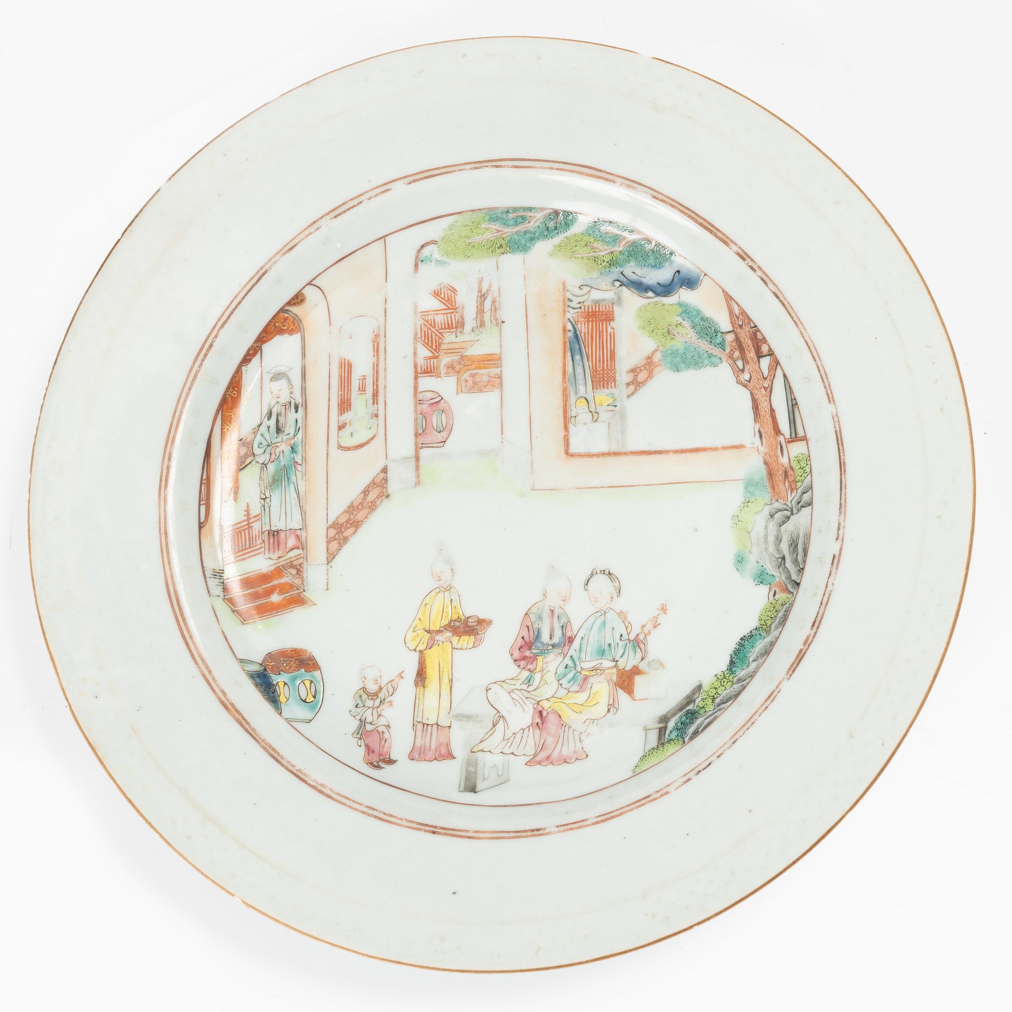 A Chinese famille rose plate, Qing dynasty, first part of the 18th century.