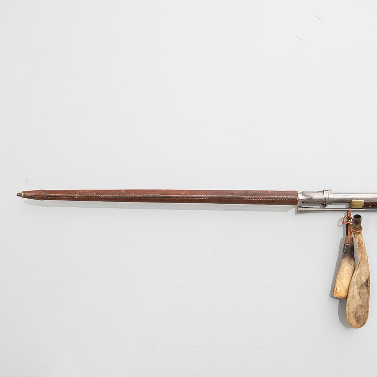 Flintlock musket, British model 1794 with bayonet, Swedish so-called subsidy rifle.