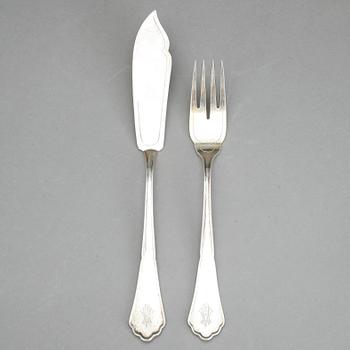 FISKBESTICK, 24 delar, silver, Tyskland, 1900-talets första hälft. Vikt ca 1154 gram.
