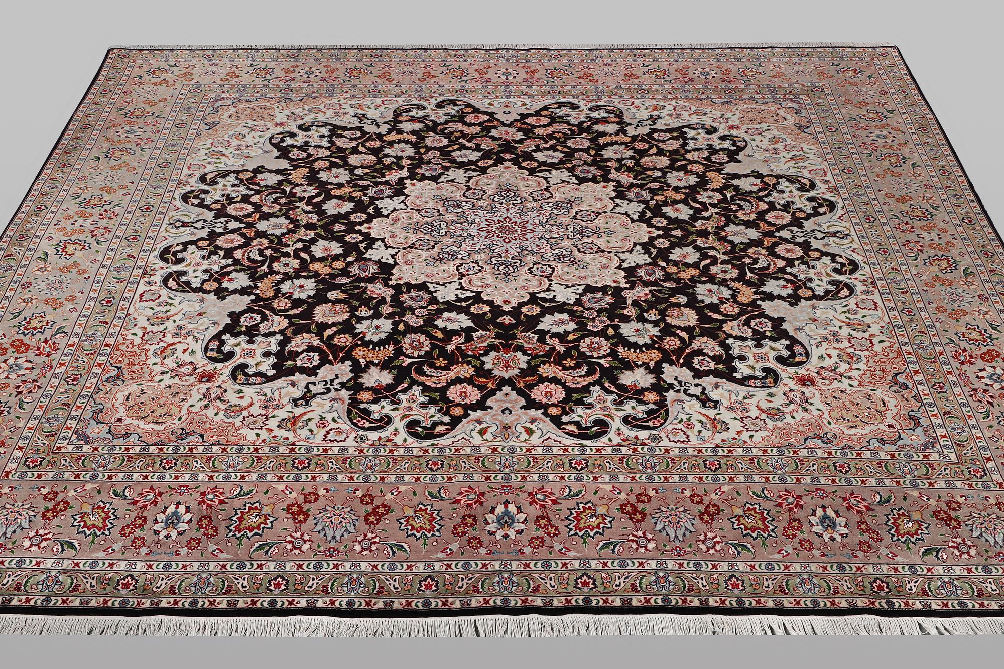 Matta, Täbriz, part silk, 60 Raj, 300 x 290 cm.