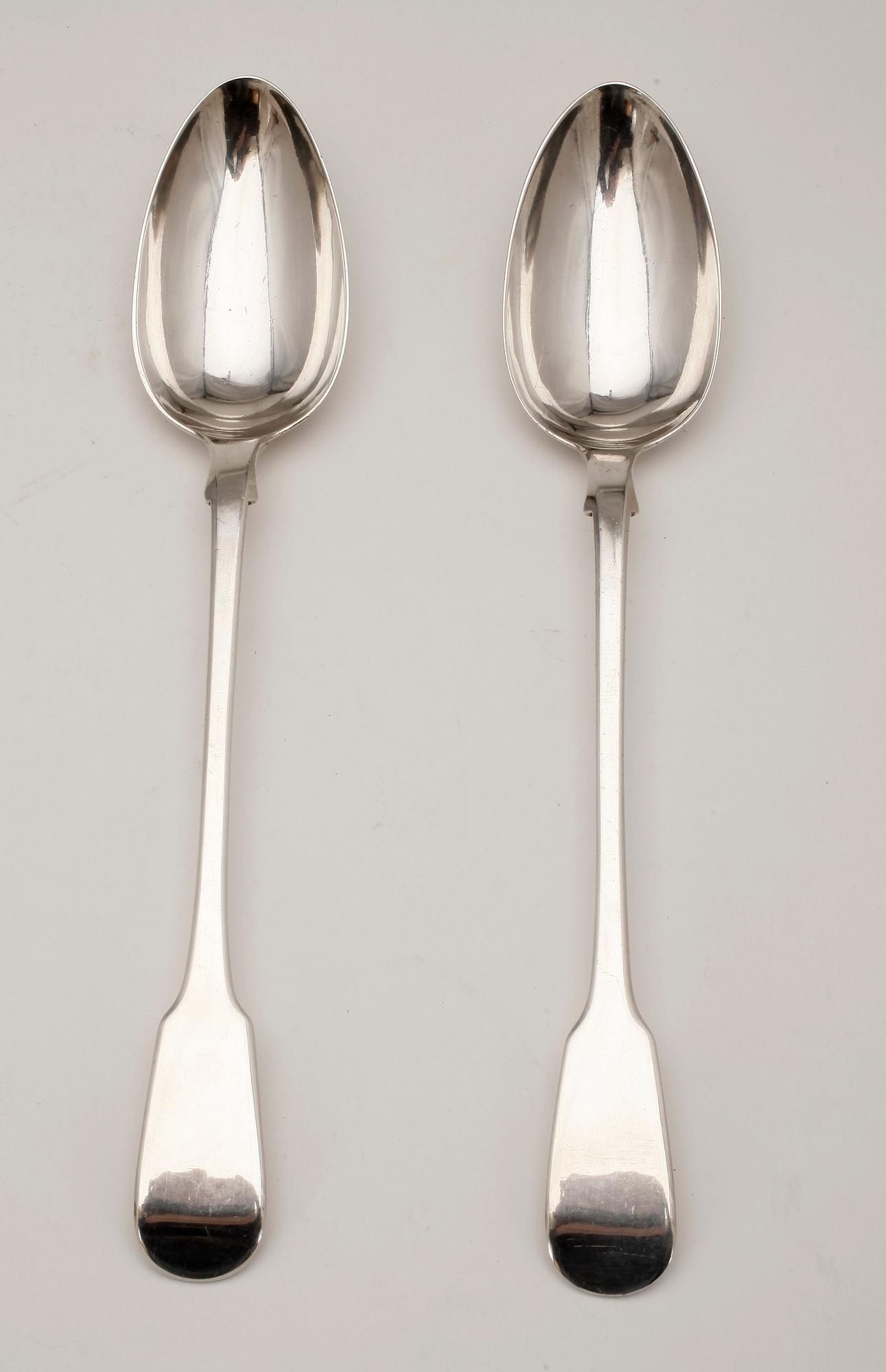 RAGUSKEDAR, ett par, silver, London 1831. Tot ca 243 gram.