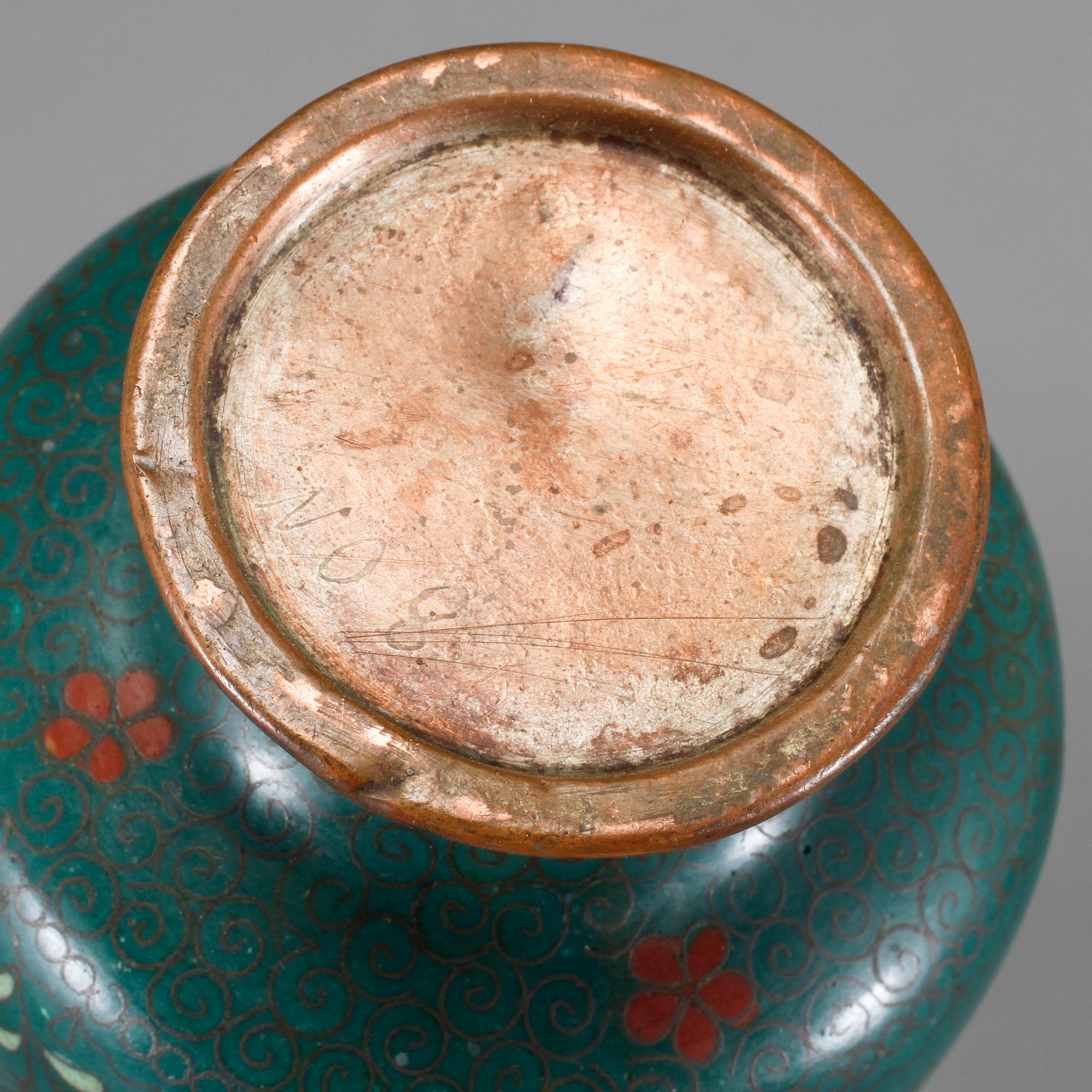 VAS samt KANNA, cloisonné, 1800-talets slut/1900-talets början.