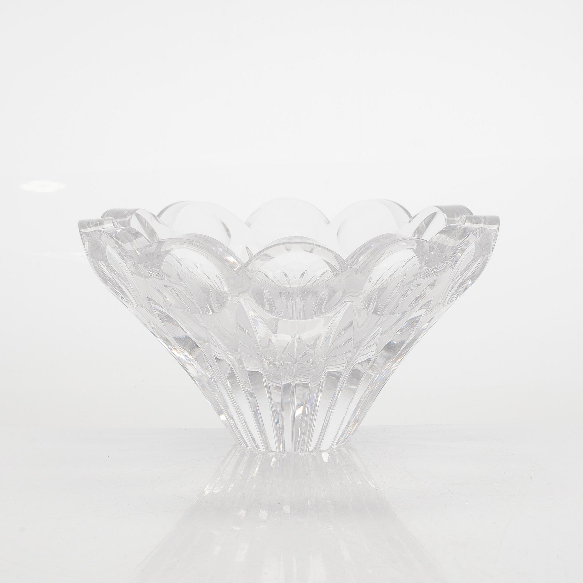 Aimo Okkolin, A cut crystal glass vase, bowl, model 6553, signed Aimo Okkolin Riihimäen Lasi oy.