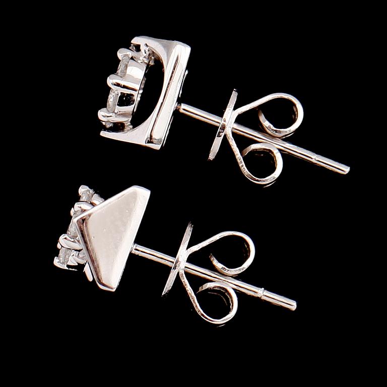 ÖRHÄNGEN, 1 par, 18 k vitguld, briljantslipade diamanter tot 0.31 ct.