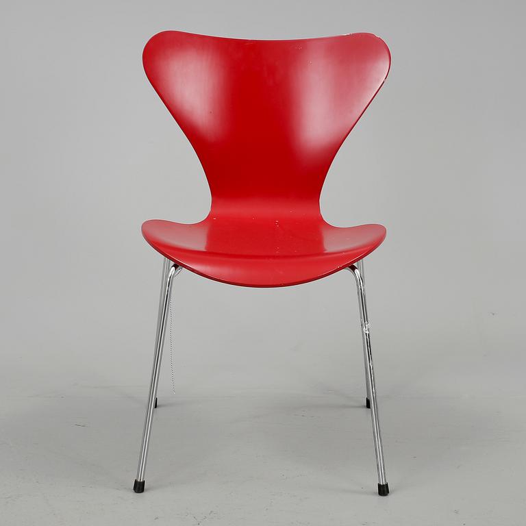 STOL, "Sjuan". Arne Jacobsen för Fritz Hansen. Tillverkad 2005.