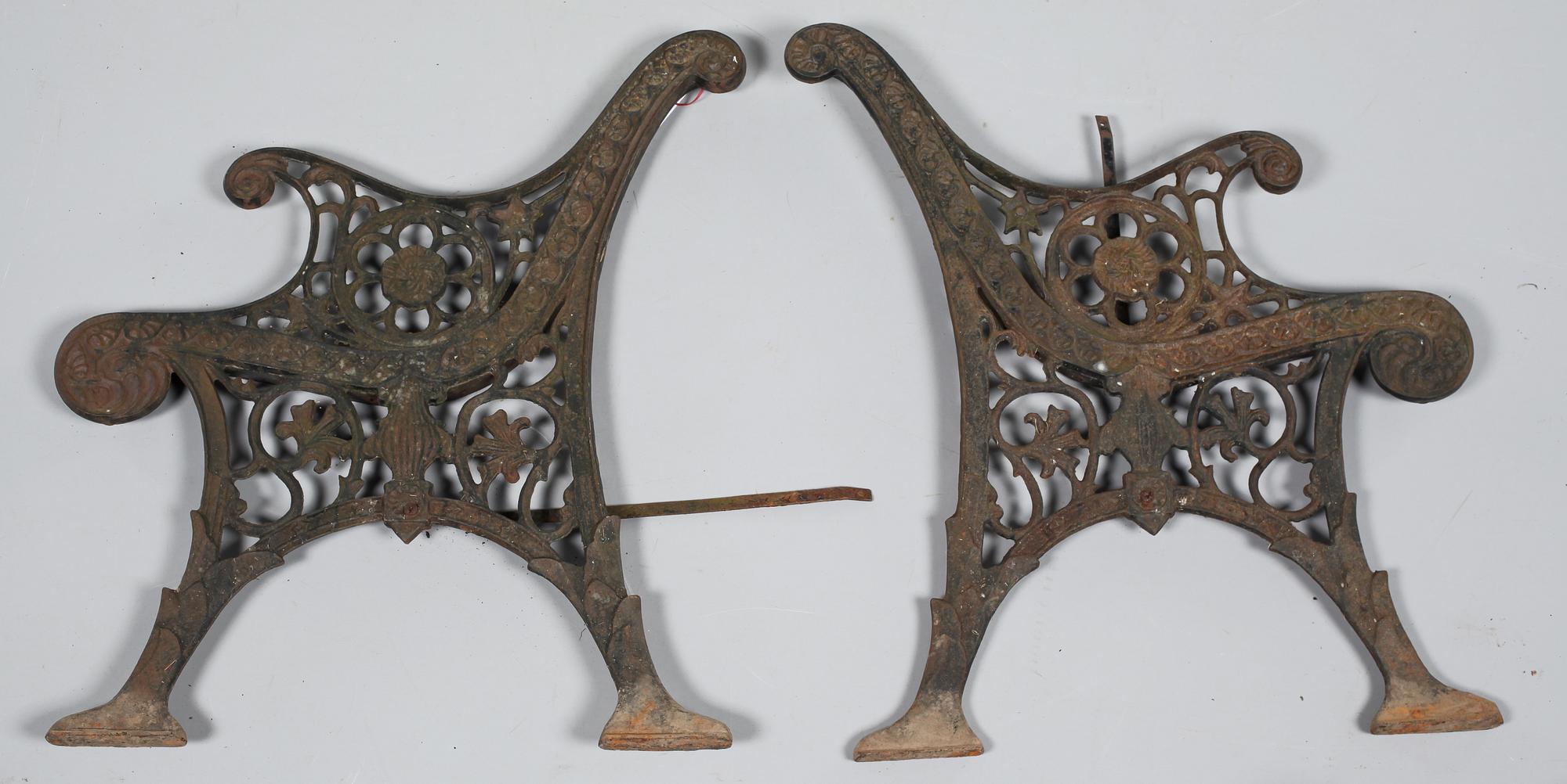 SOFFGAVLAR, ett par, gjutjärn, 1900-tal.