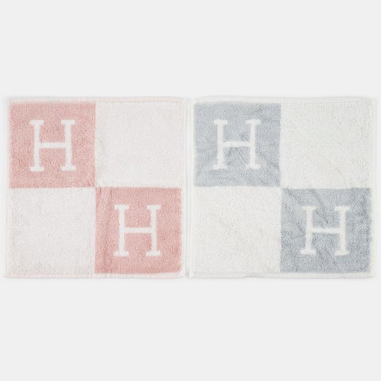 Hermès, two 'Avalon' cotton towels.