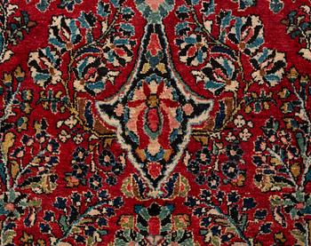 Matto, semi-antique Sarouk, ca 268 x 295 cm.