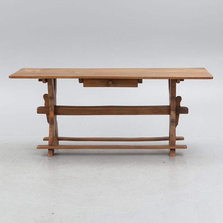 A trestle table, 18th century.