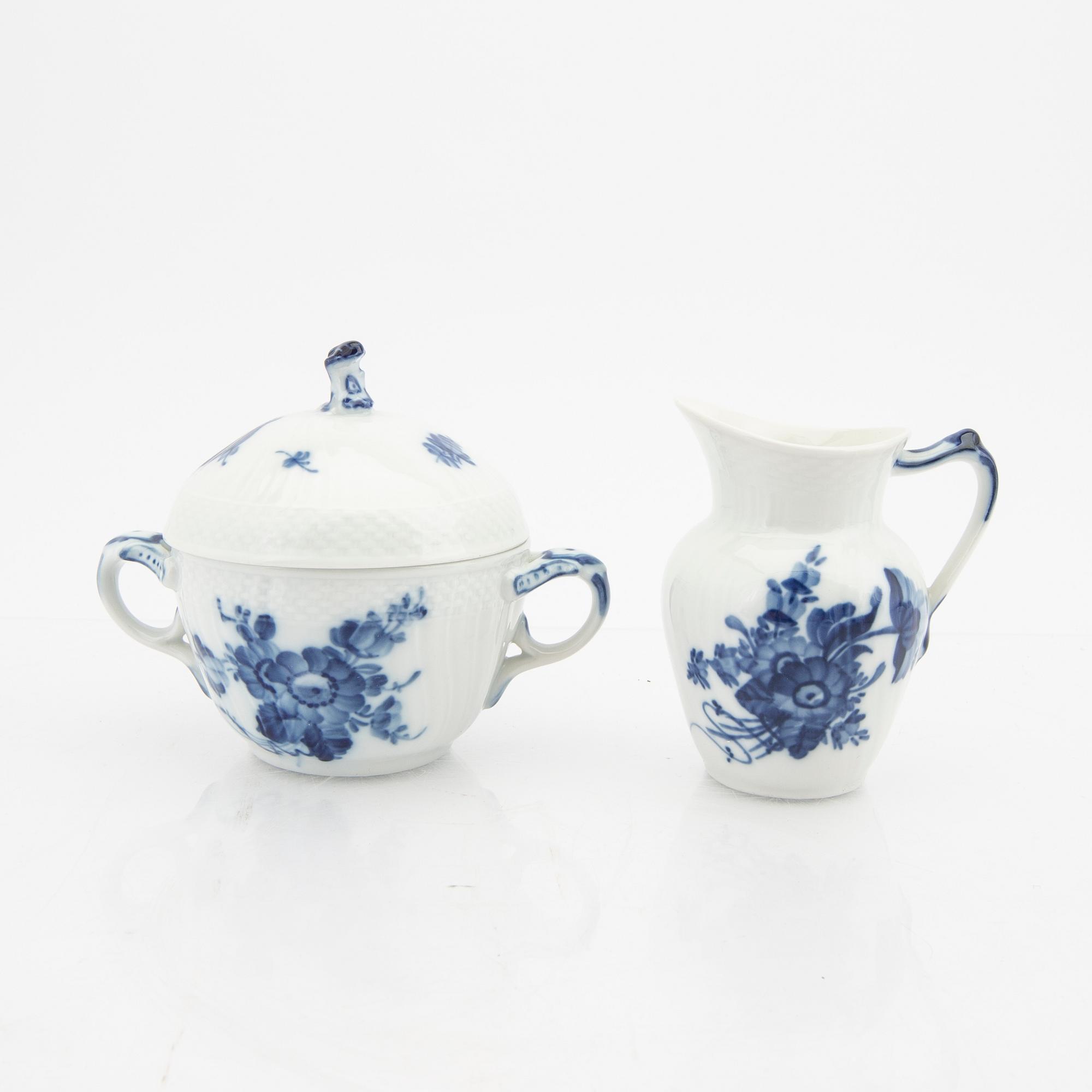 Service 68 dlr "Blå Blomst" Royal Copenhagen Denmark porcelain 1967-1991.