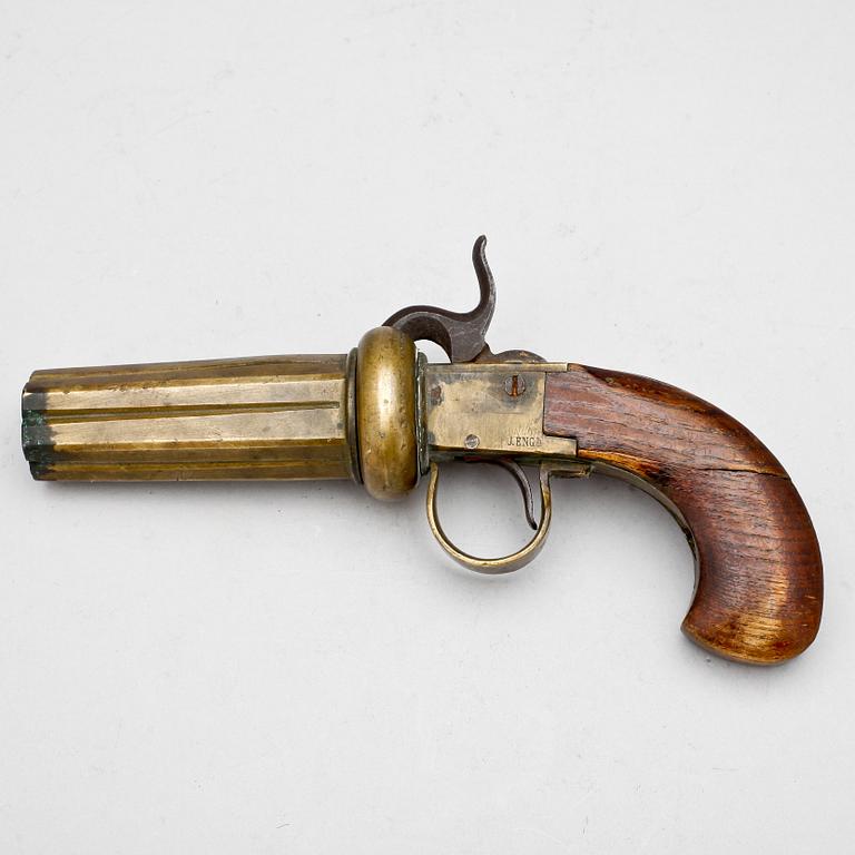 SLAGLÅSREVOLVER. Signerad Johan Engholm Ödestugu, 1800-tal.