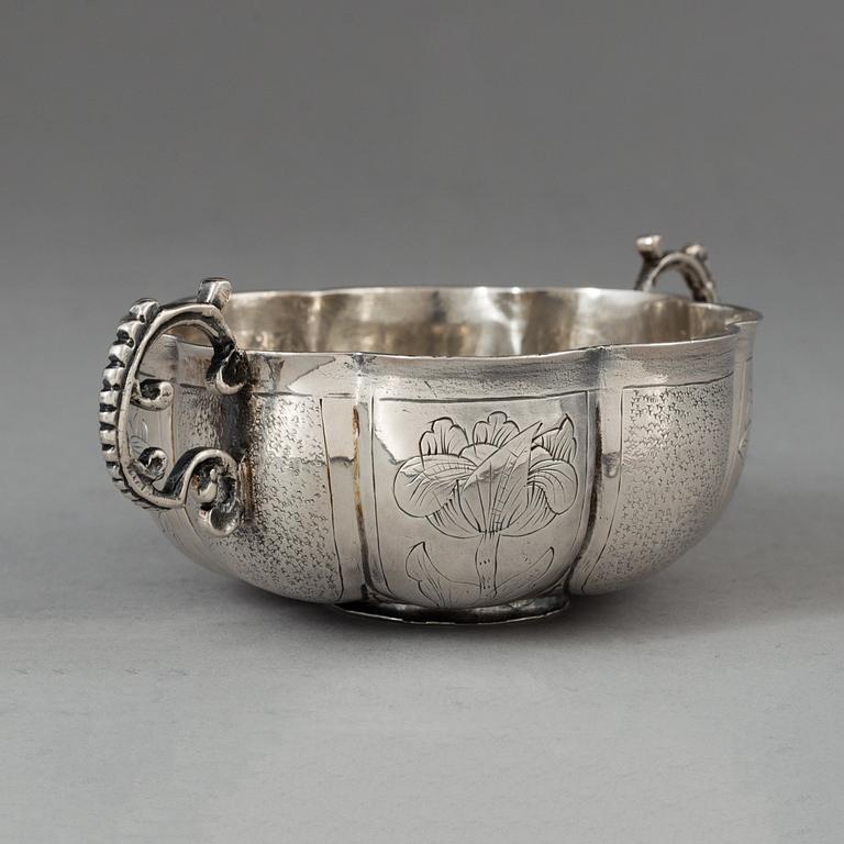 A Swedish 18th century silver brandy bowl, mark of Anders Wibeck, Boras (-1702-1727(1730)).