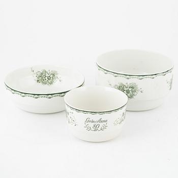 An 88-piece creaware dinner service, "Grön Anna", Rörstrand, all pieces of varying ages.