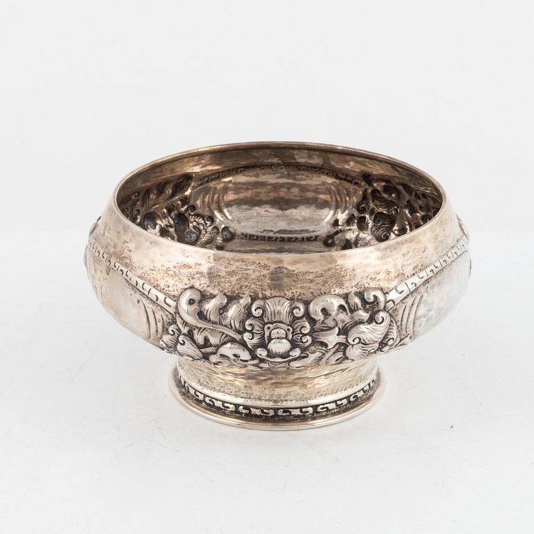 A Norwegian art nouveau silver bowl bearing the mark of NM Thune, early 20th Century.