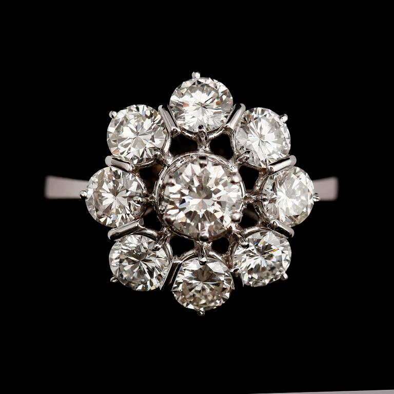 RING, 14 k vitguld, 9 briljanter tot 2.65 ct enl gravyr.