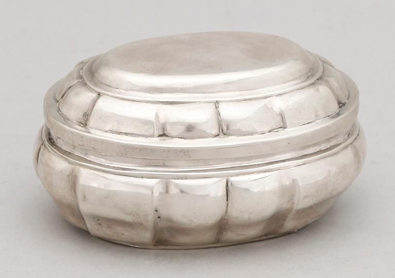 DOSA, silver, barockstil, oidentifierade stämplar, 1800-tal. Vikt: 100 gram.