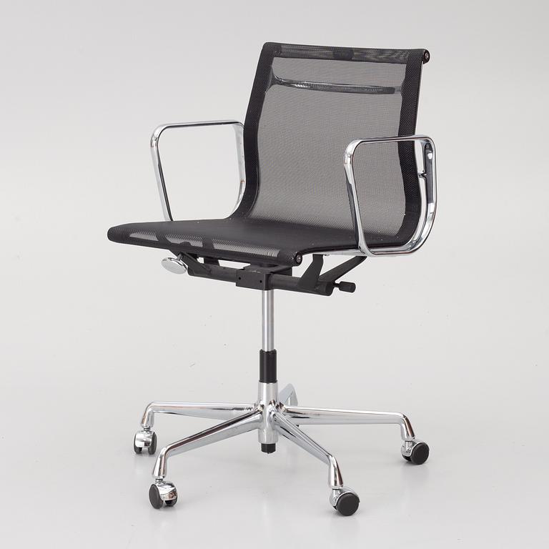 Charles & Ray Eames, Armchair/office chair, EA 108, Vitra.