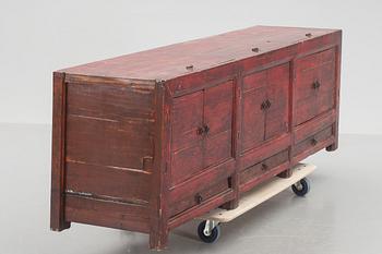 SIDEBOARD, orientaliskt. 1900-tal.