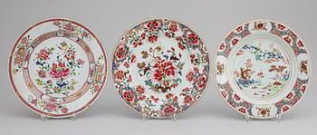 A set of five famille rose dinner plates, Qing dynasty, Qianlong (1736-95).