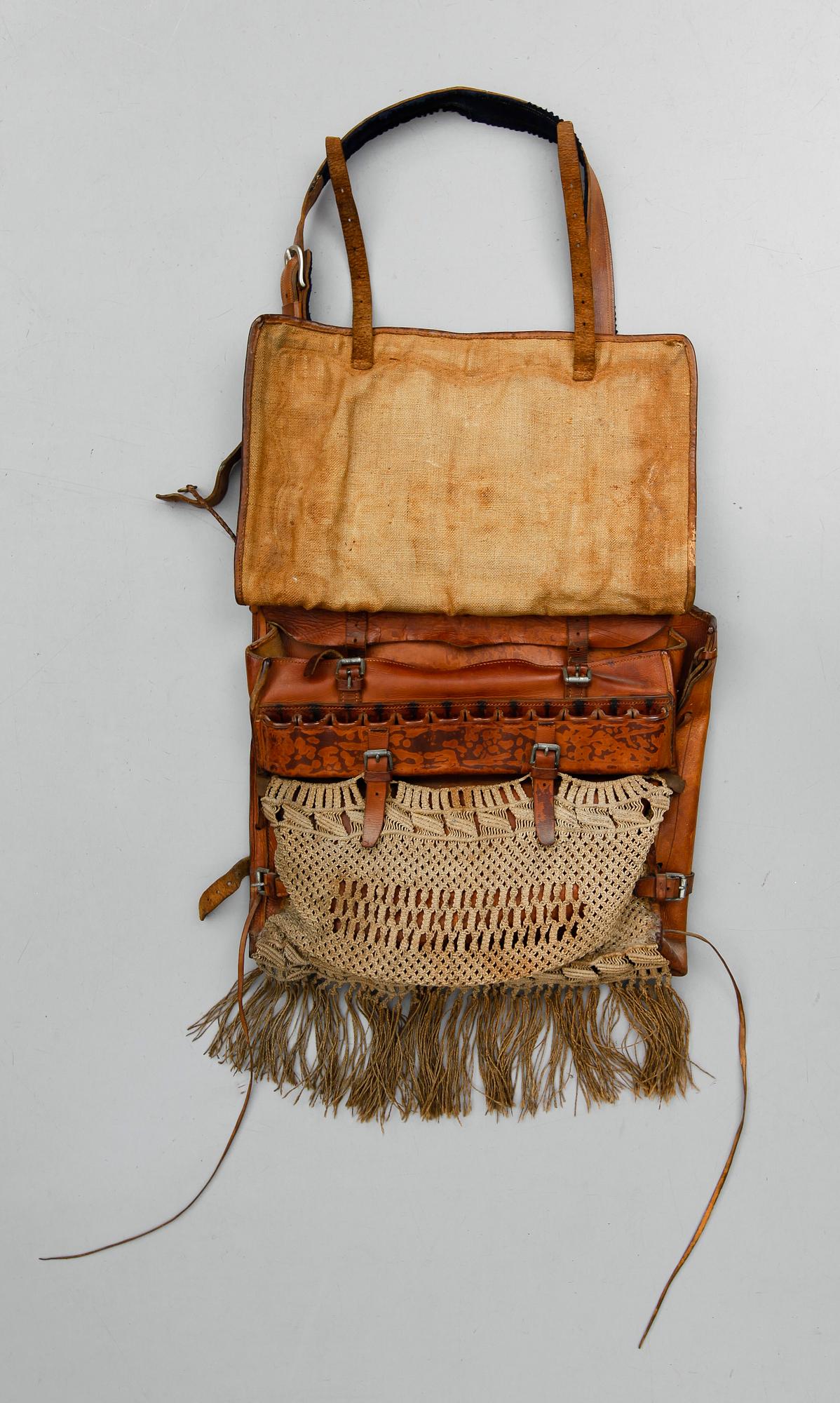 JAKTVÄSKA, läder och skinn, 1800-/1900-tal.