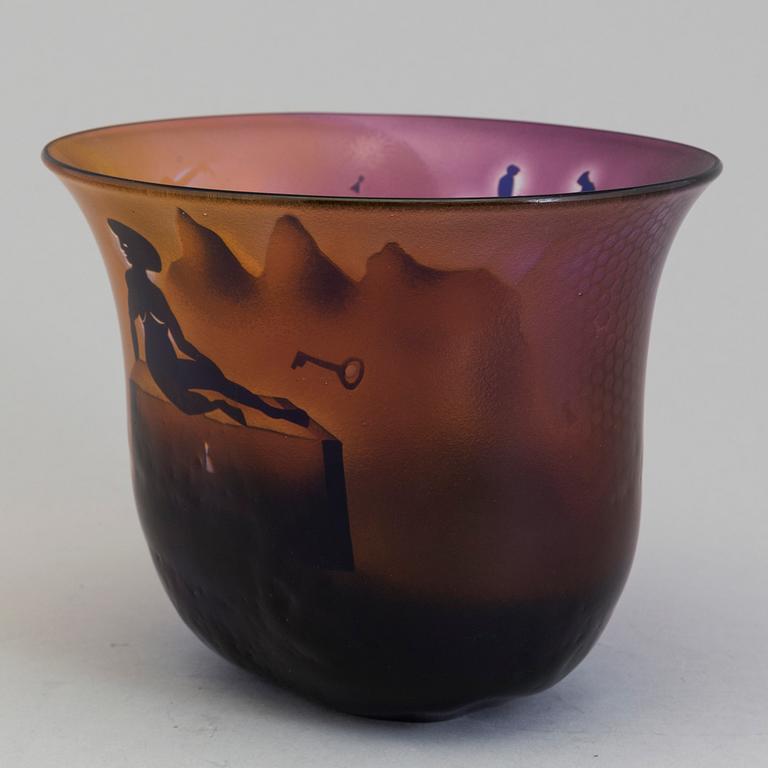 BERTIL VALLIEN, an unique glass bowl, Kosta Boda 1988.