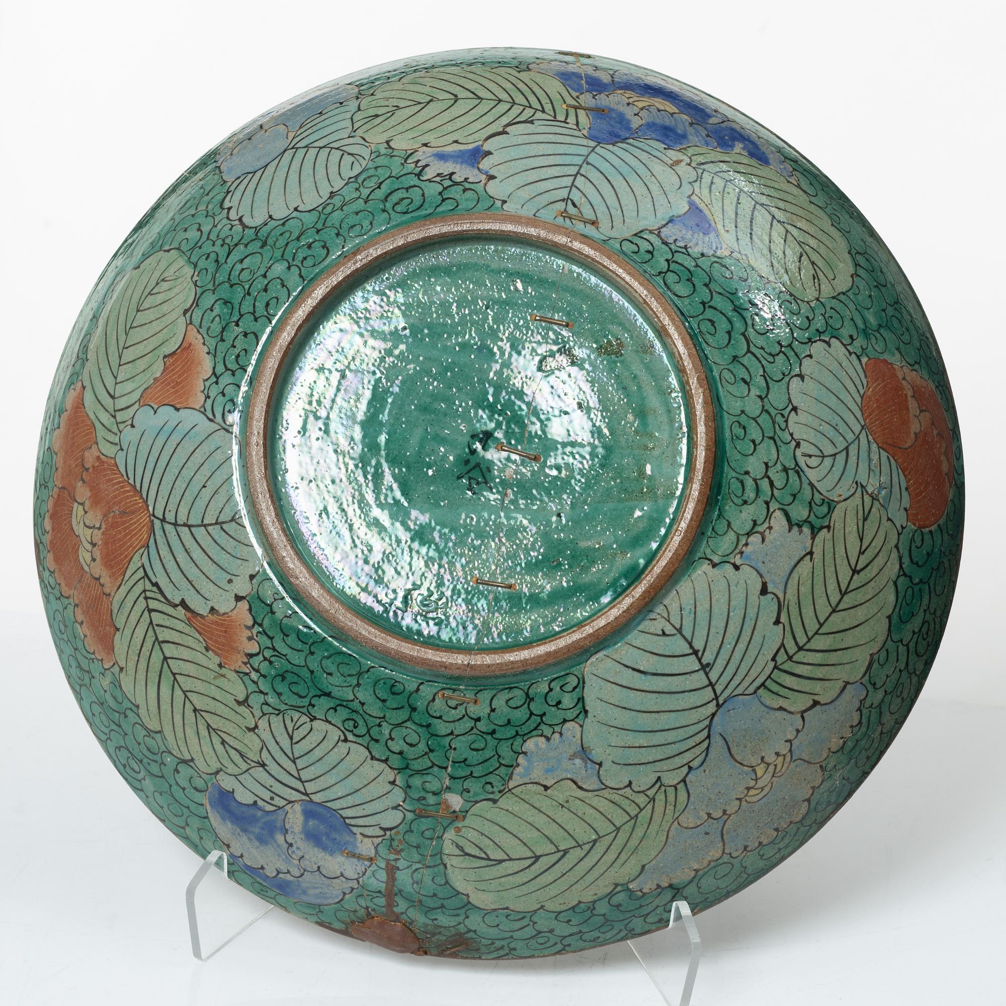 Fat, två stycken, porslin. Japan, Meiji (1868-1912).