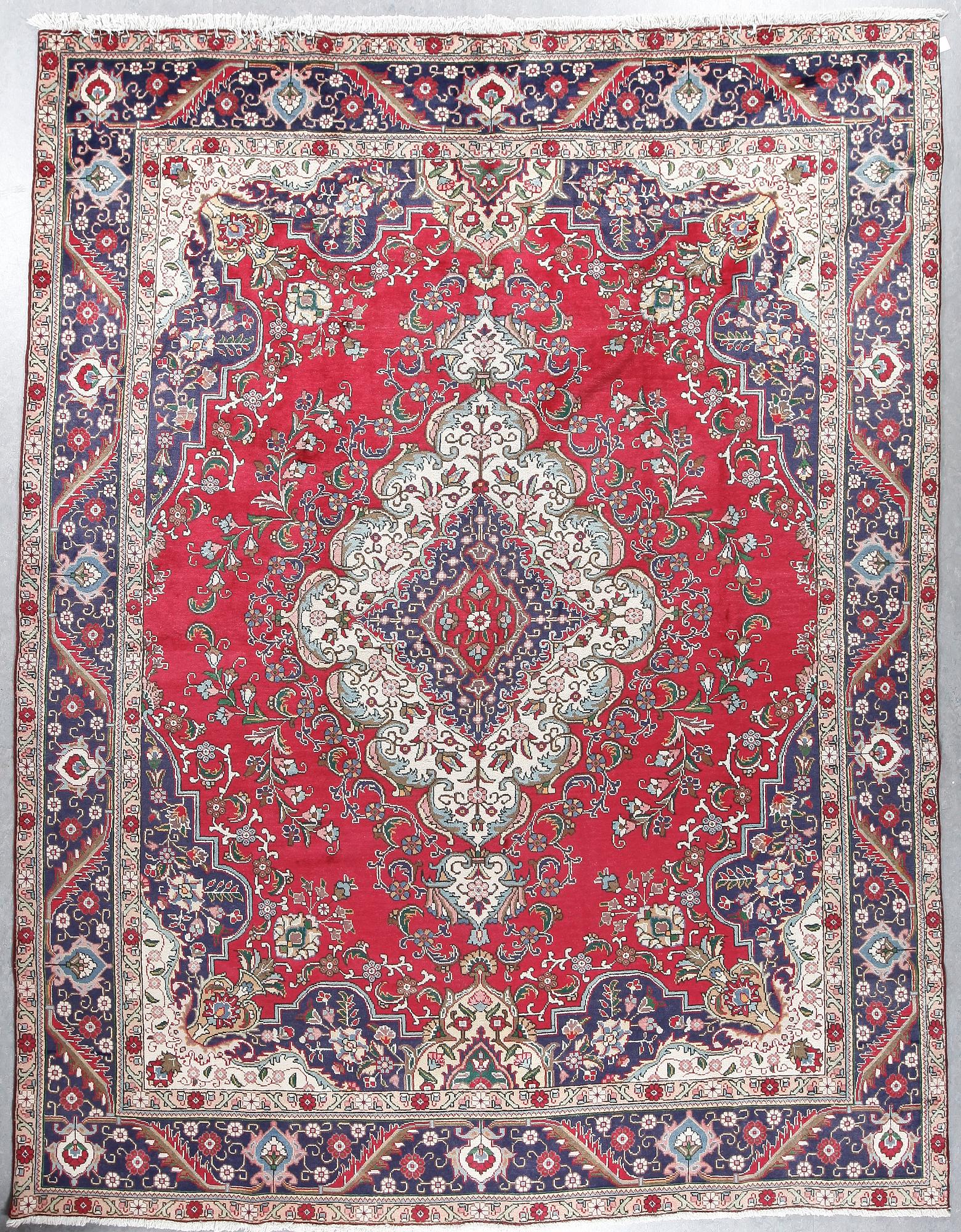 MATTA, möjligen Täbris, ca 387x300 cm.