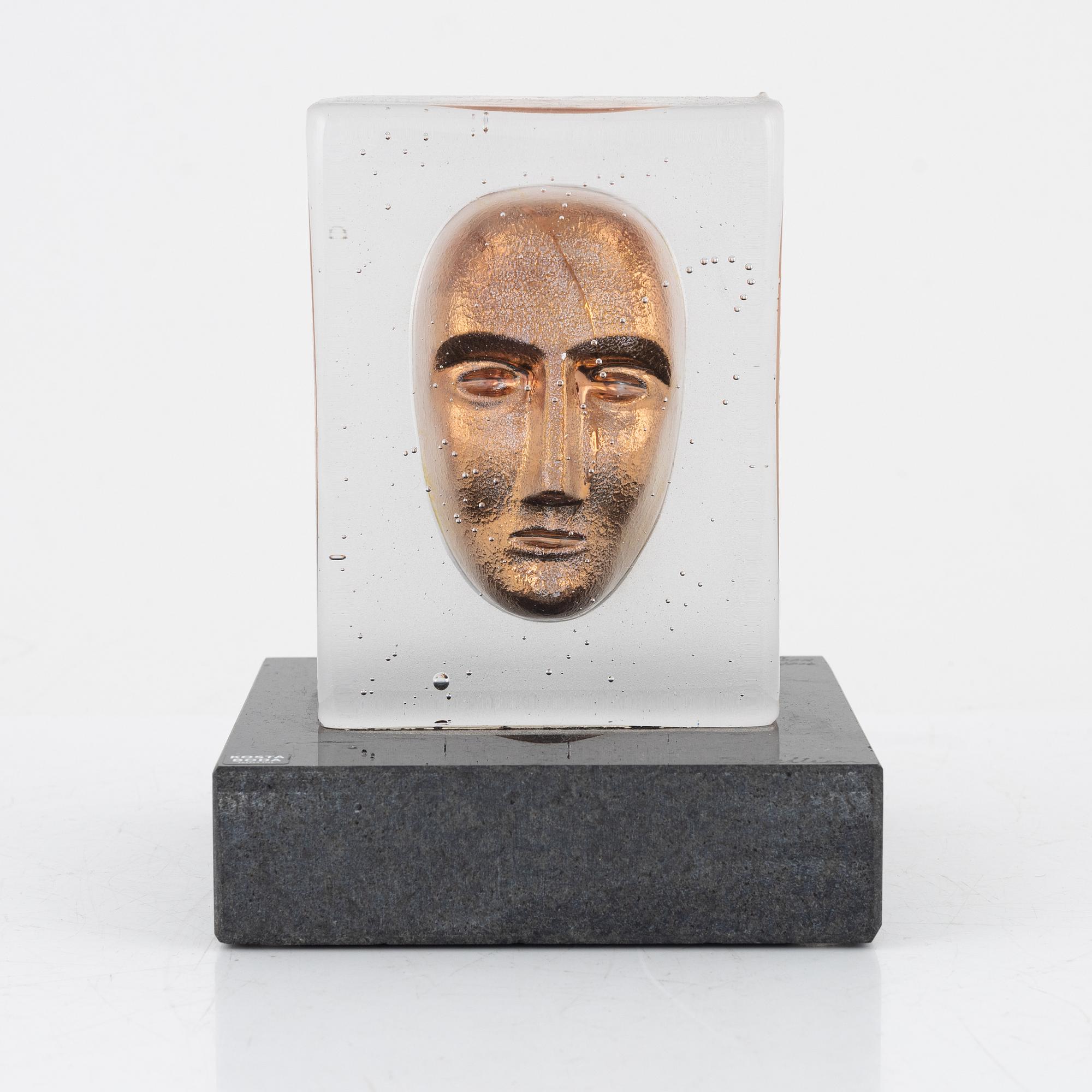 Bertil Vallien, sculpture, glass. Signed B. Vallien 7176004 Kosta Boda Lim.Ed 1000.