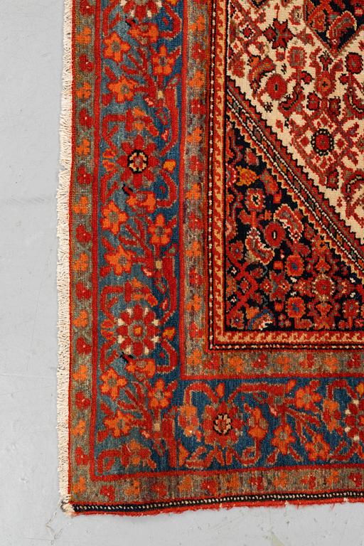 A rug, antique Malayer, ca 201,5 x 131,5 cm.