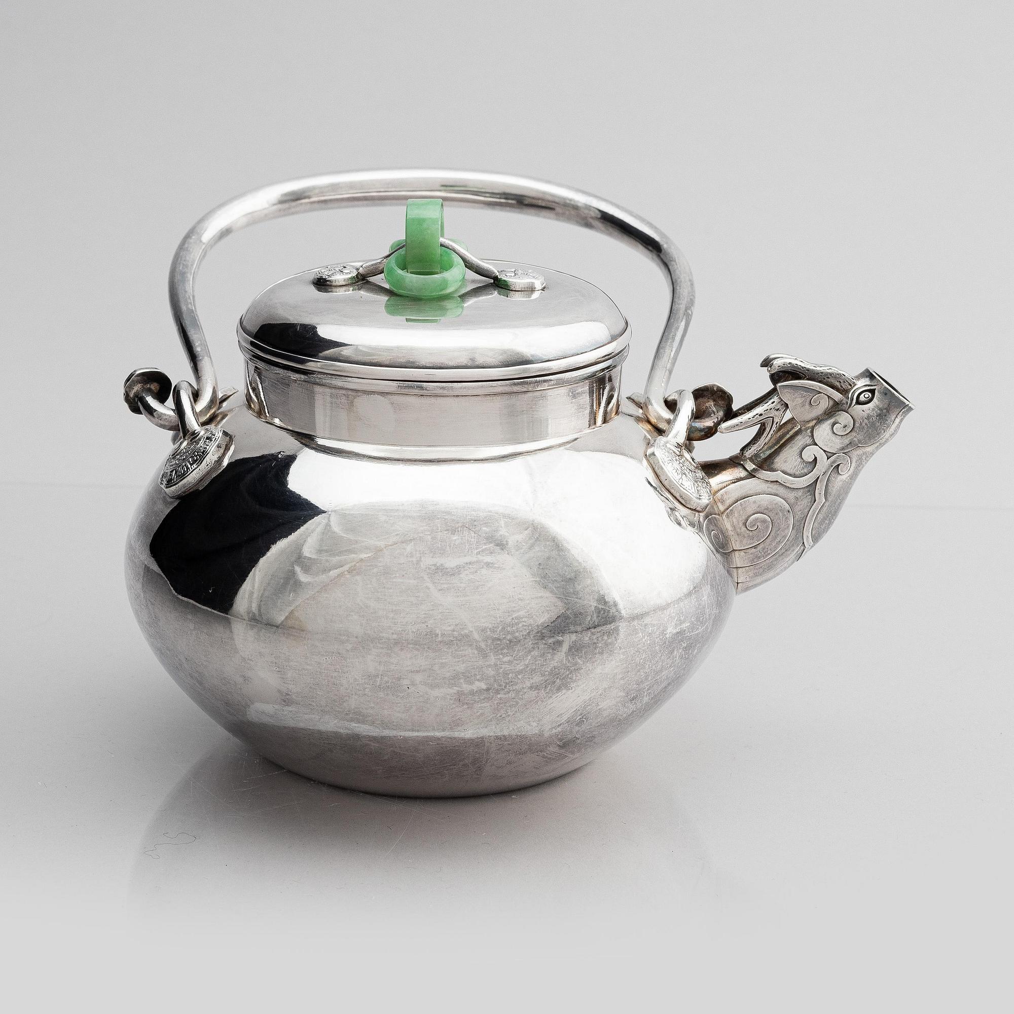 A silver tea pot with cover, Japan, early 20th century.