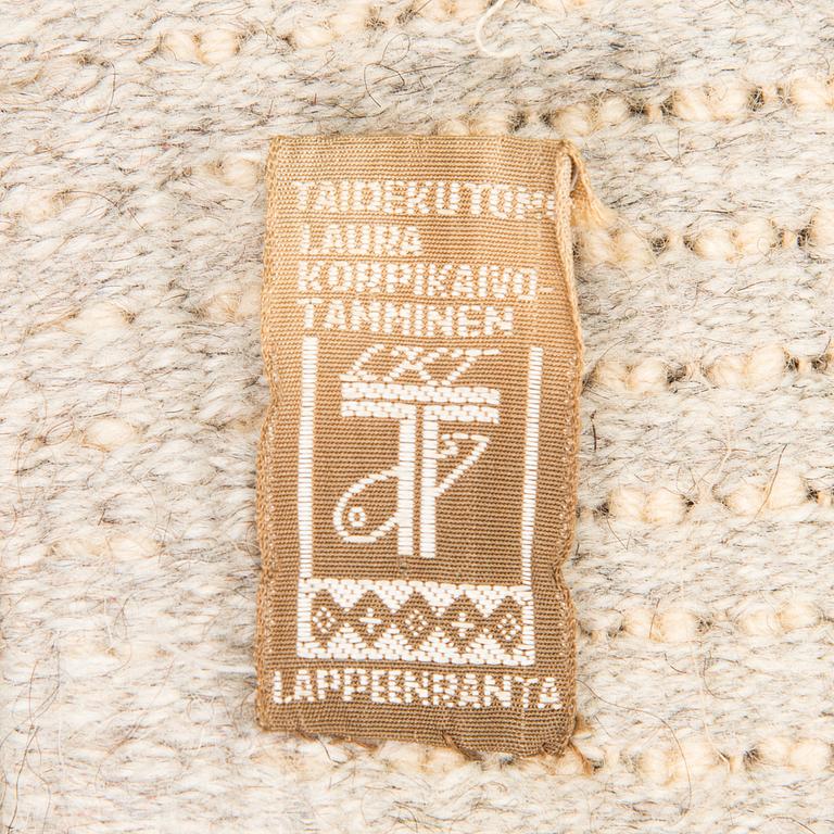 Marjukka Rautavirta, A Finnish long pile Ryijy Rug, for Taidekutomo Laura Korpikaivo-Tamminen. Circa 155 x 110 cm.