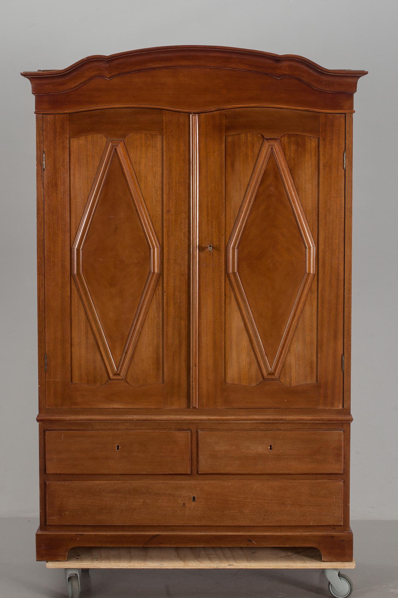 SKÅP, tidigt 1900-tal.