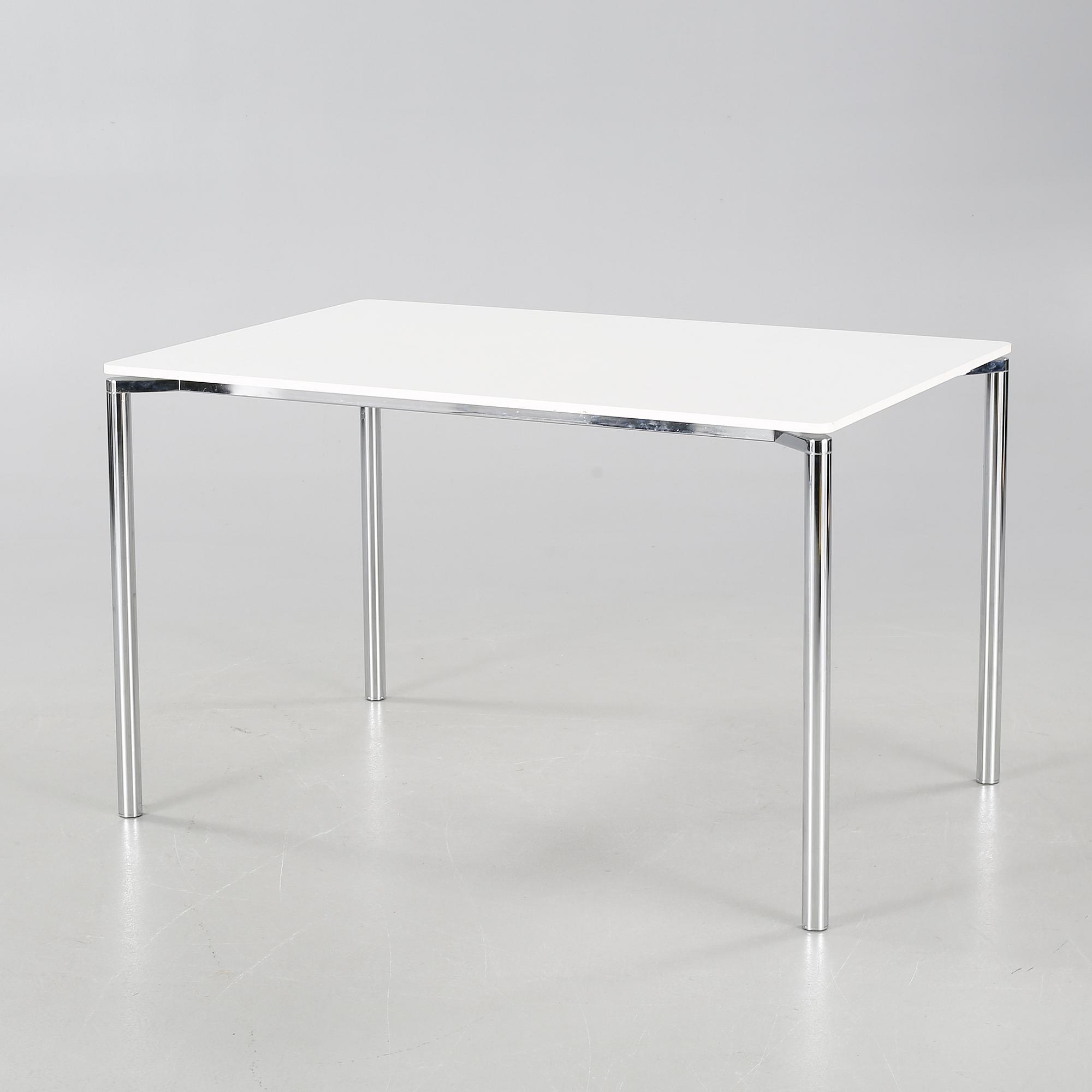 A "Plano" table, deisgned by Pelikan Design (Niels Gammelgaard og Lars Mathiesen) for Fritz Hansen, made 2004.