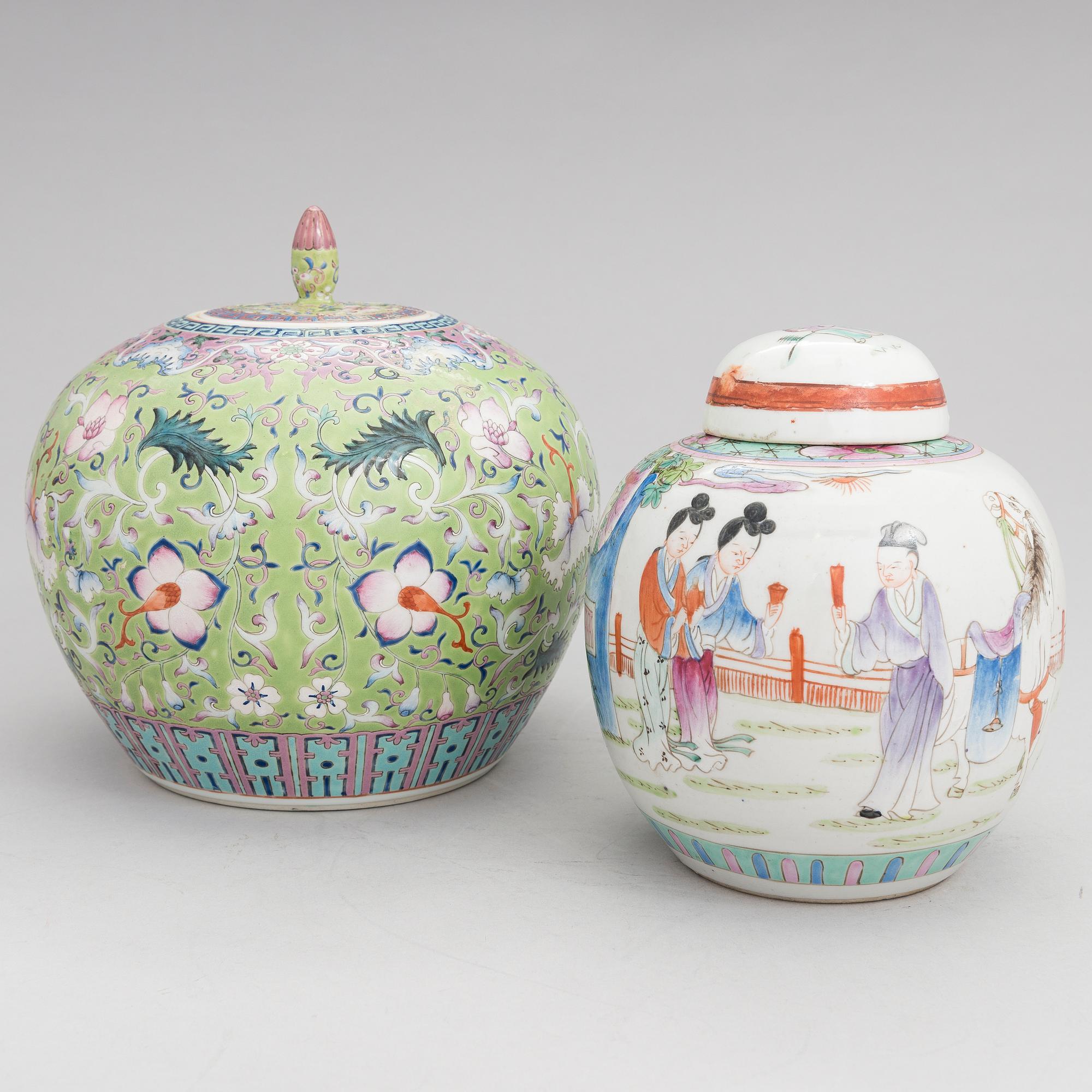 Two porcelain urns, China, 20th century.