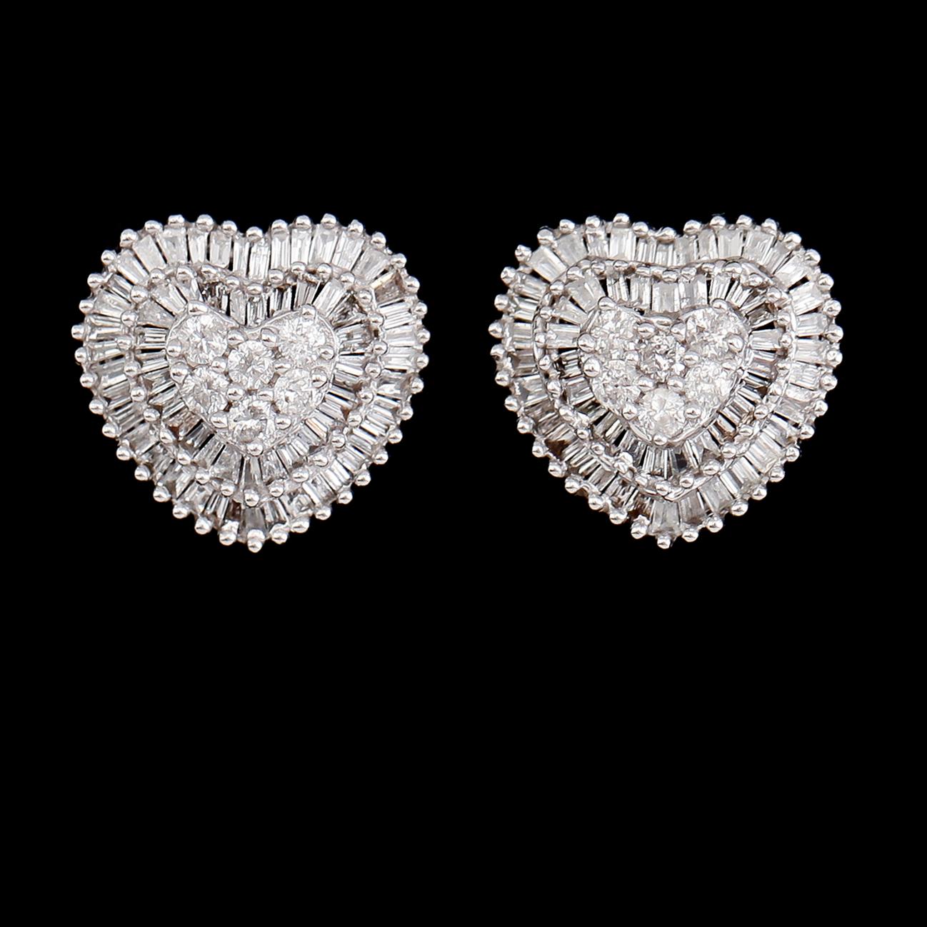 ÖRHÄNGEN, 1 par, 18 k vitguld, briljant- och baguettslipade diamanter tot 0.75 ct.